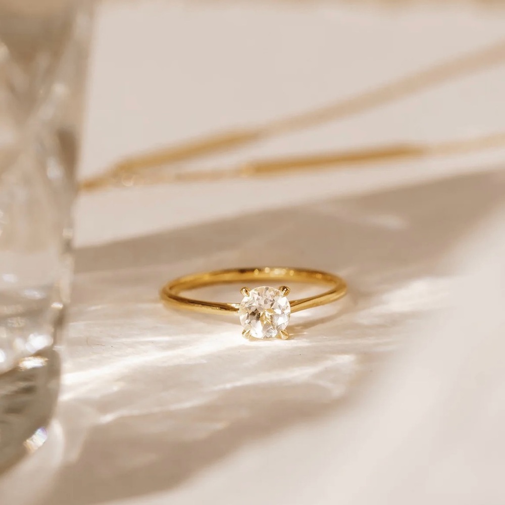 Linjer White Topaz Ring - Sustainable Size 10